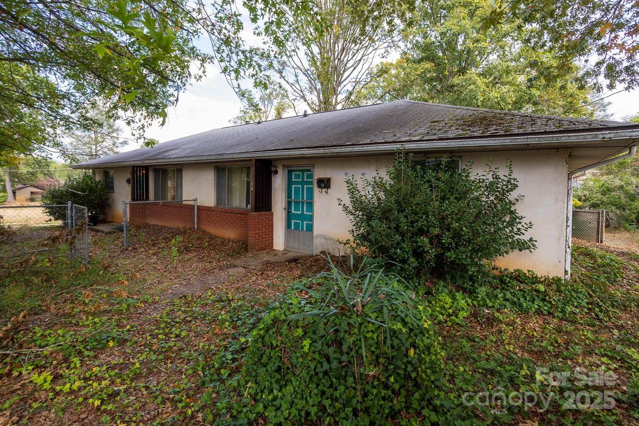 152 Mount Clare Avenue - Photo 1