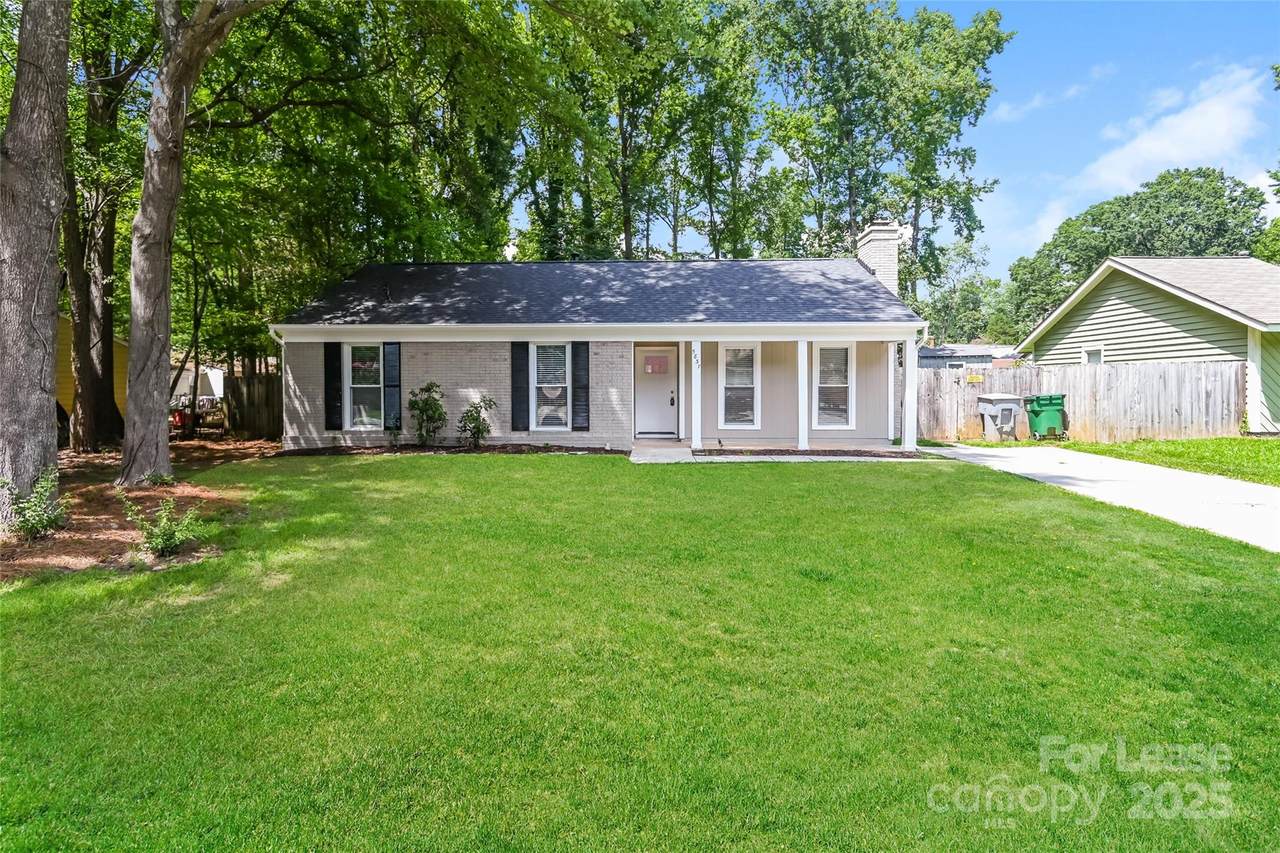 5837 Carved Oak Circle - Photo 1