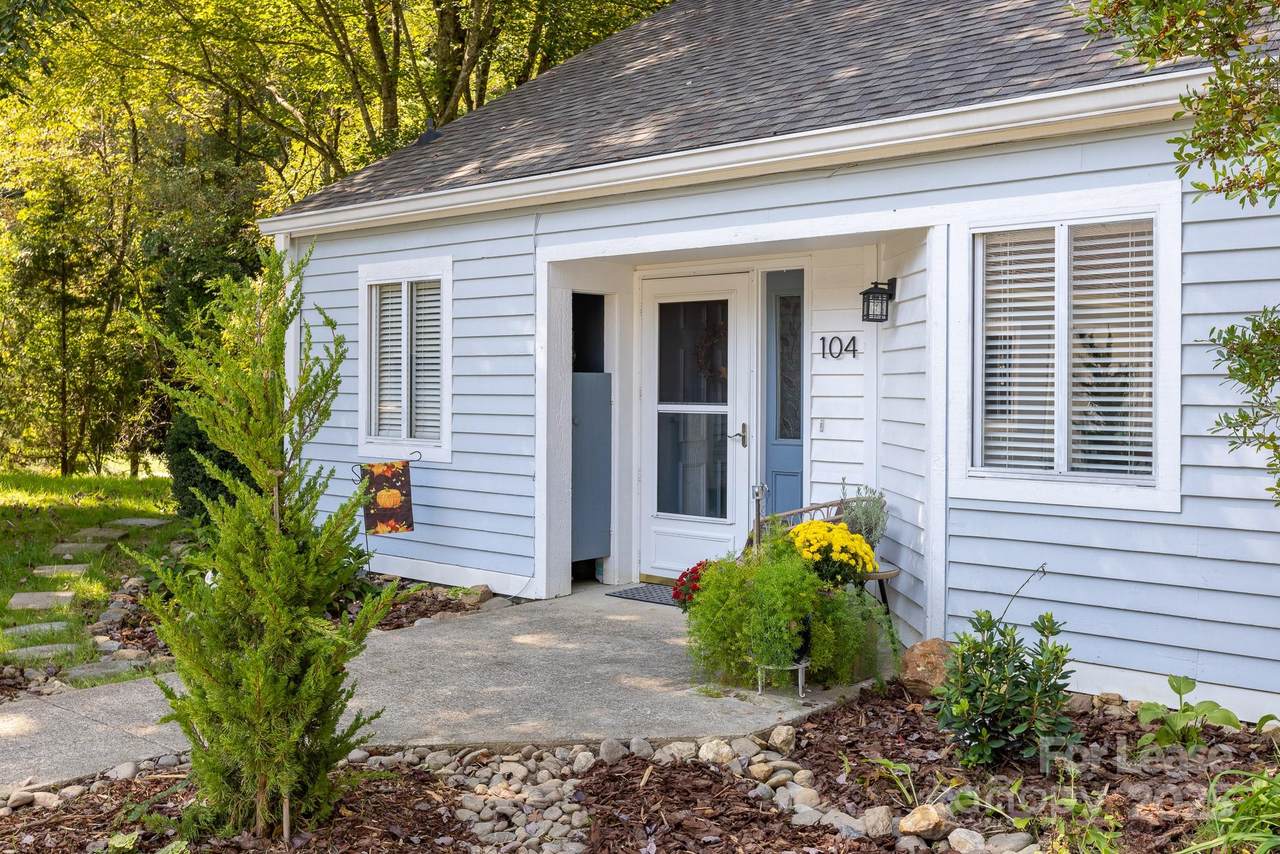 104 Llama Way - Photo 1