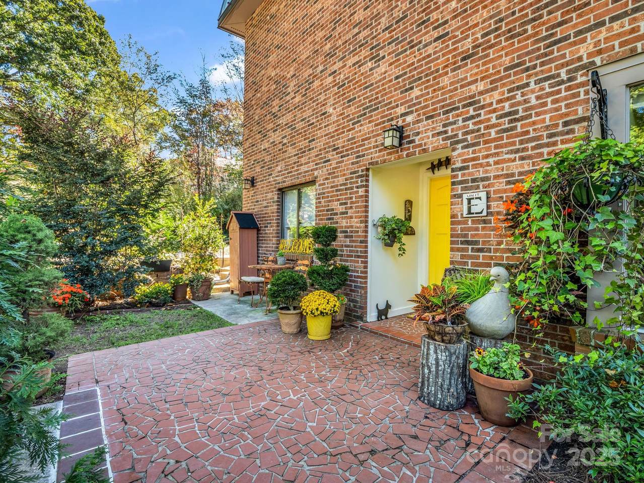 305 Grady Avenue - Photo 1