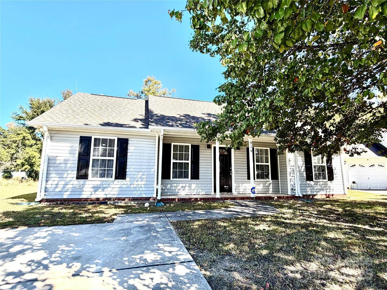 910 Rucker Cliff Drive - Photo 1