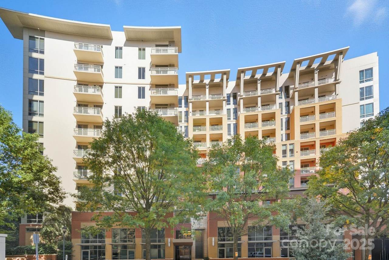 701 Royal Court - Photo 1