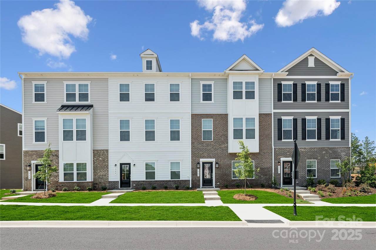 1820 Viewfield Road - Photo 1