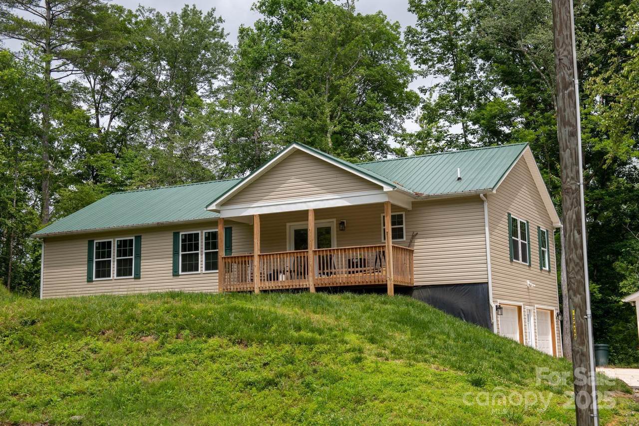 1036 Williamsburg Drive - Photo 1