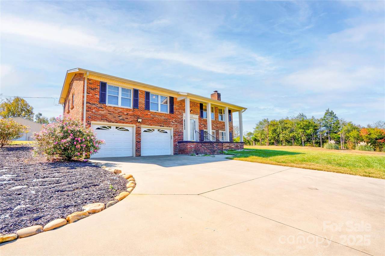 1033 College Avenue - Photo 1