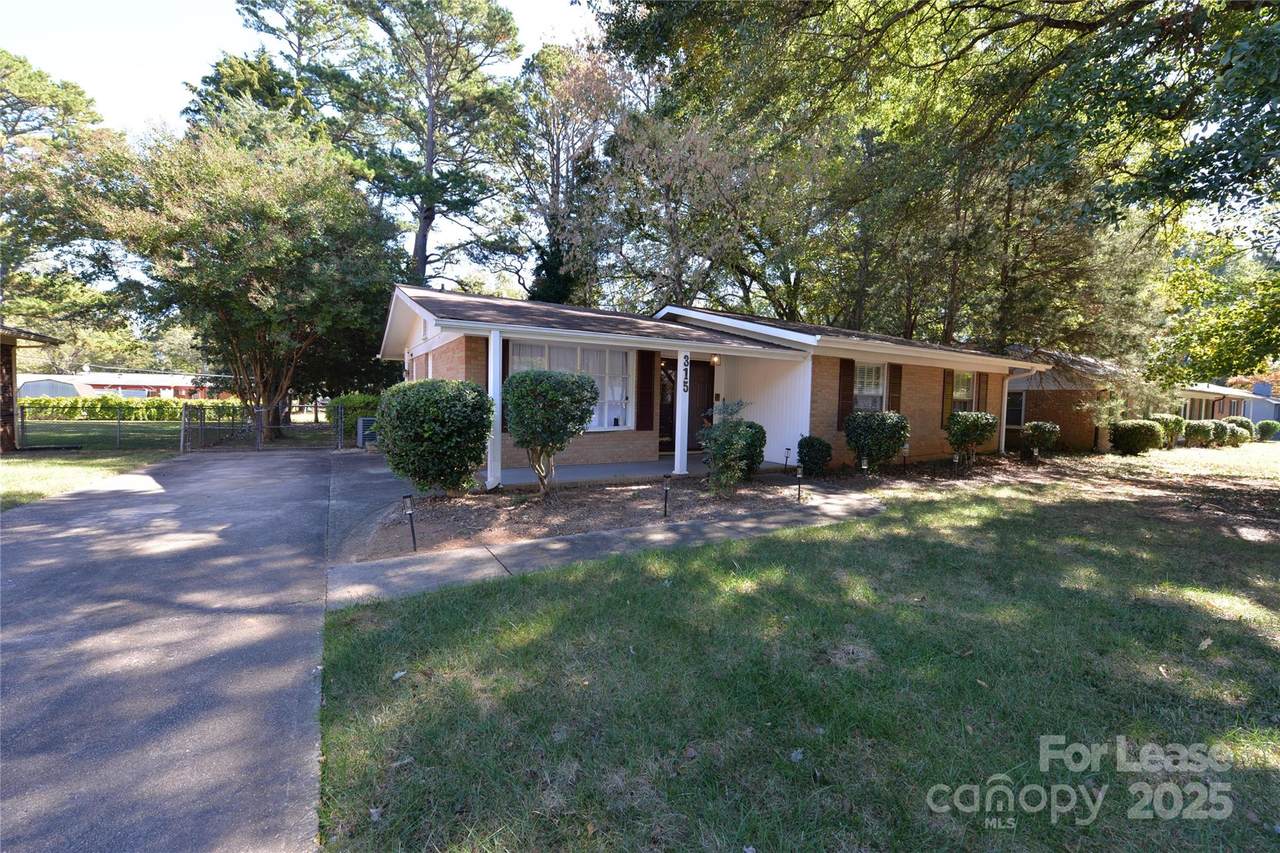 315 Briarwood Drive - Photo 1