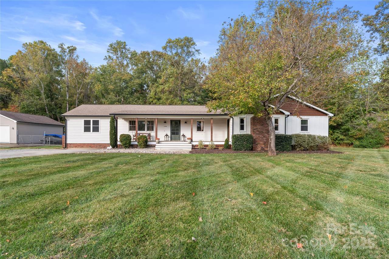 1335 Blacksnake Road - Photo 1