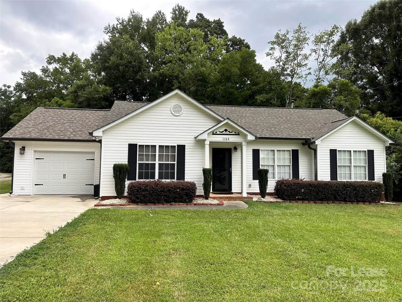 1104 Ann Street - Photo 1