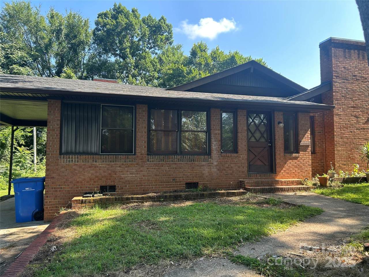 125 Carpenter Avenue - Photo 1