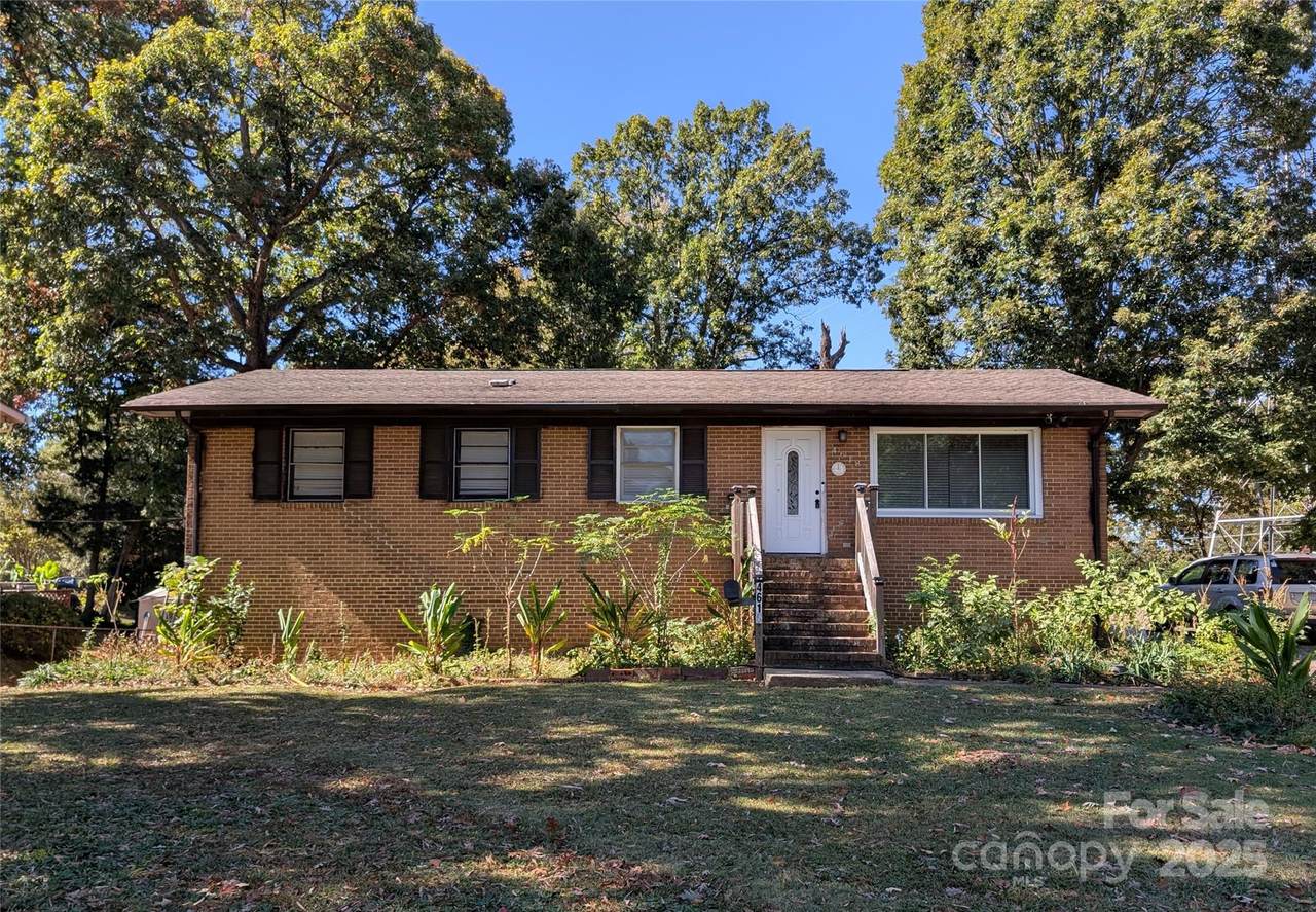 4618 Thornwood Road - Photo 1