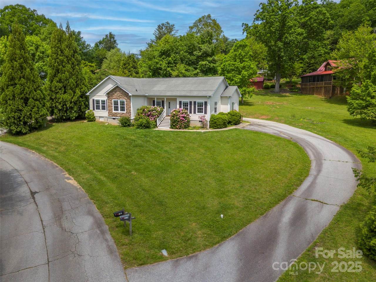 97 Meadowview Drive - Photo 1