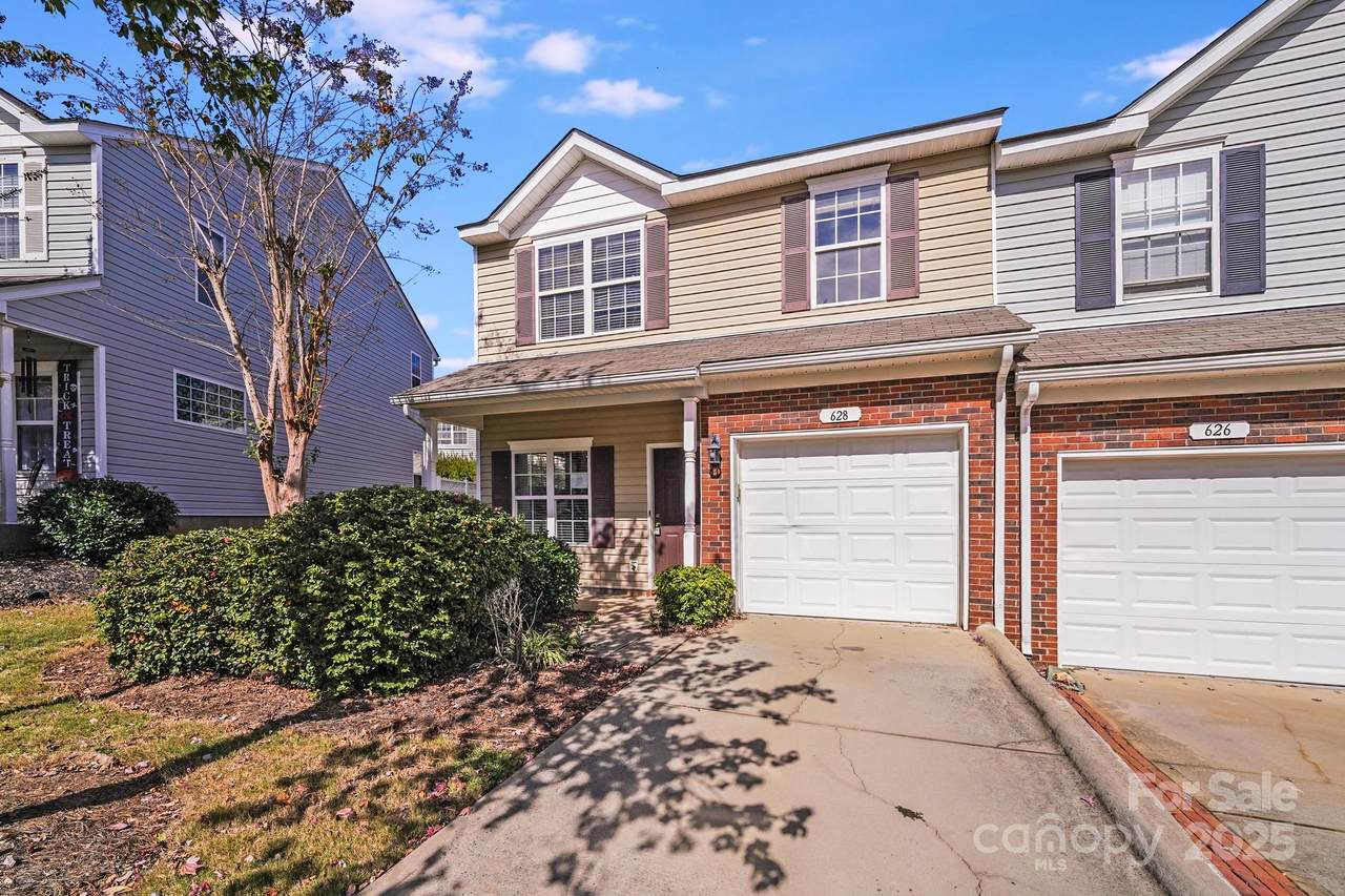 628 Fountain Court - Photo 1