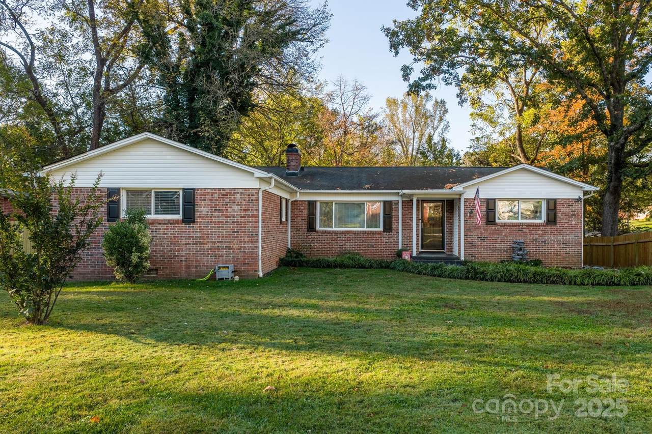 807 15th Street - Photo 1