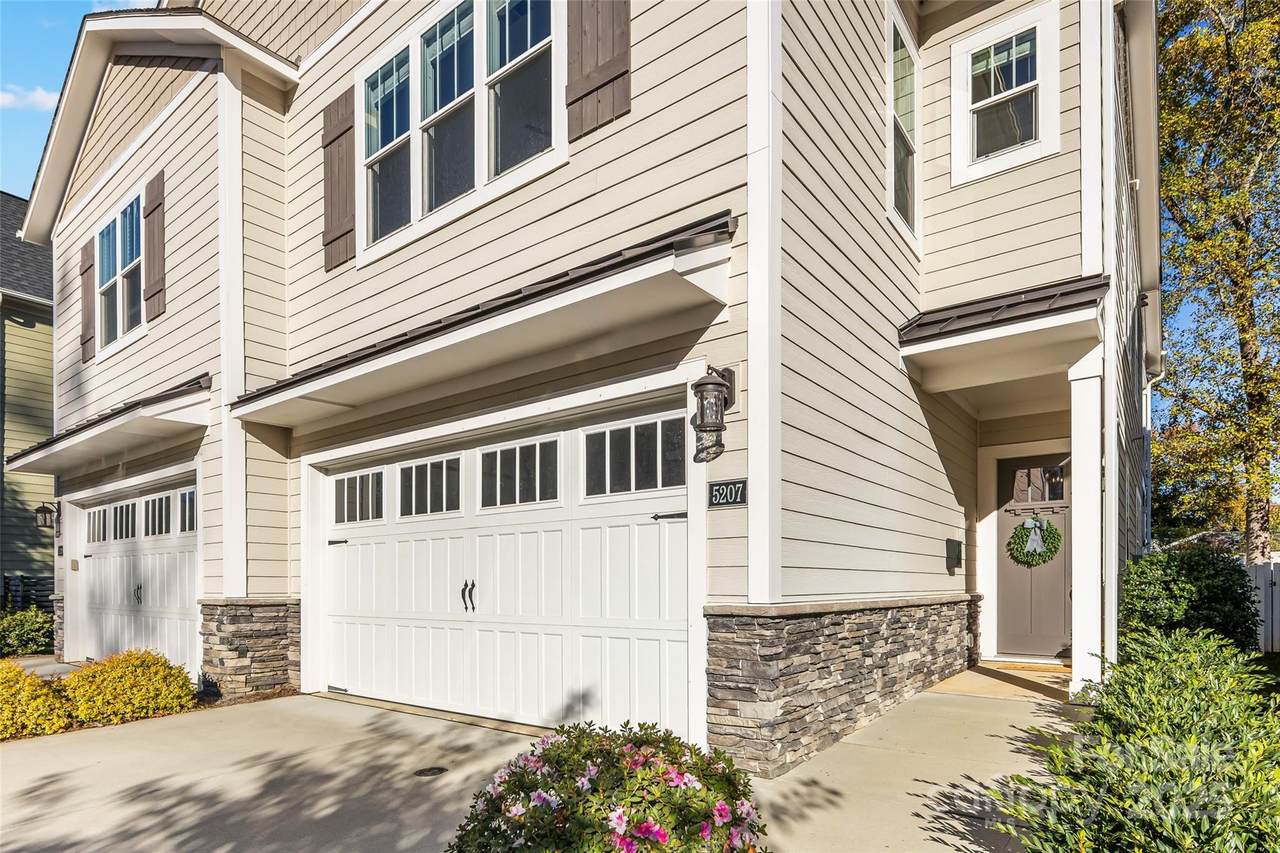 5207 Valley Stream Road - Photo 1