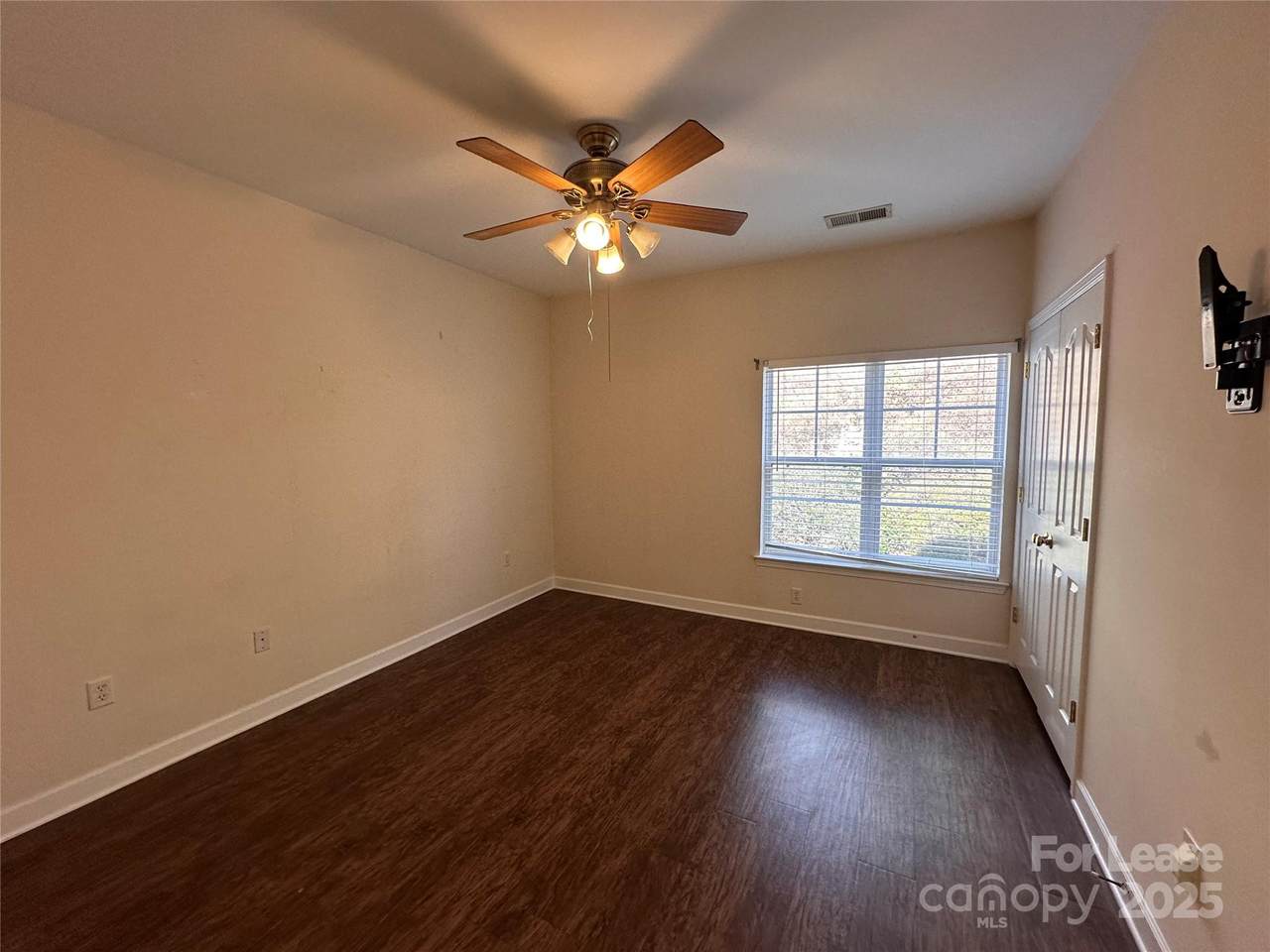9849 Hyde Glen Court - Photo 1