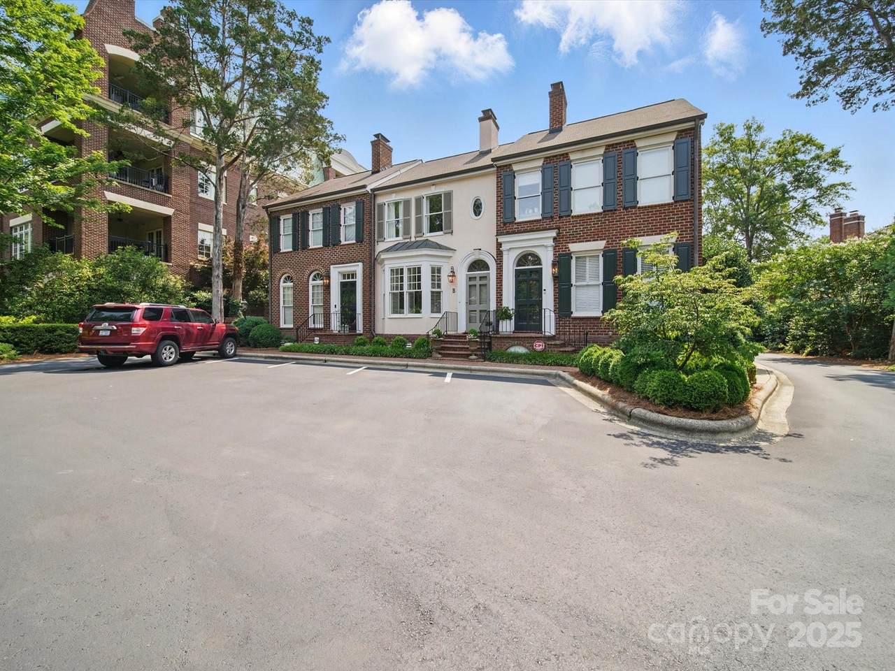 2315 Selwyn Avenue - Photo 1