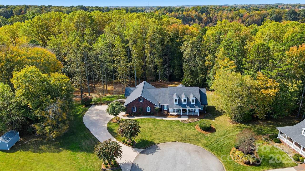 443 Fisher Farm Court - Photo 1