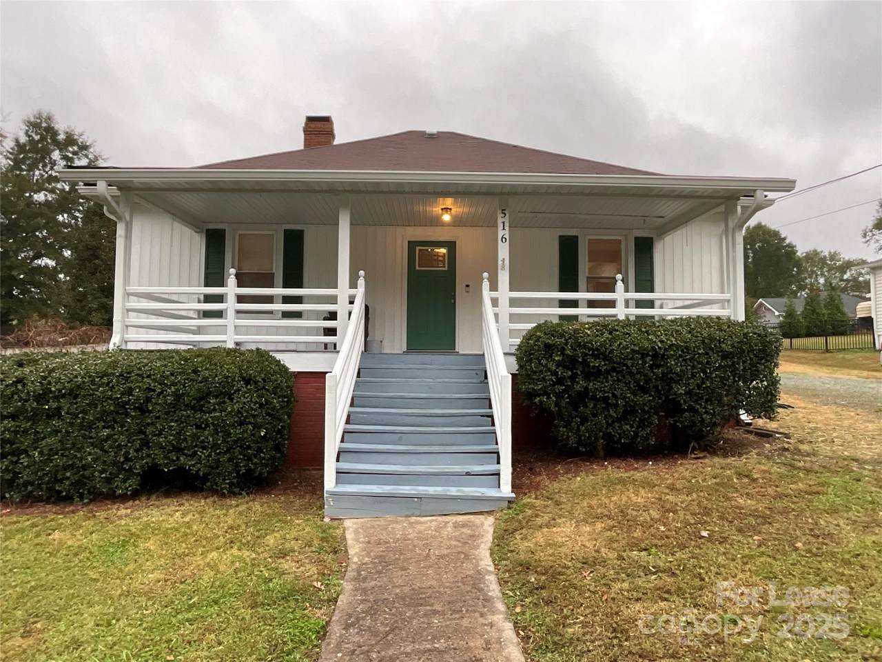 516 7th Street - Photo 1