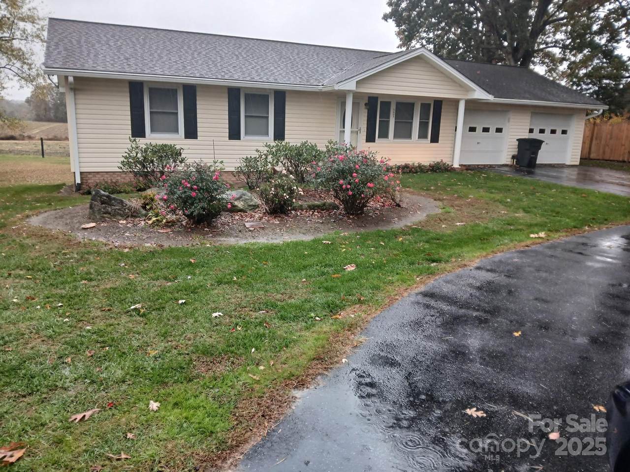 5601 Howard Gap Road - Photo 1