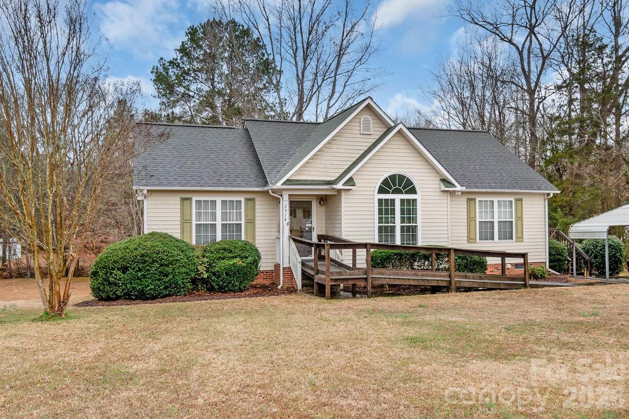 2514 Oxford Circle - Photo 1
