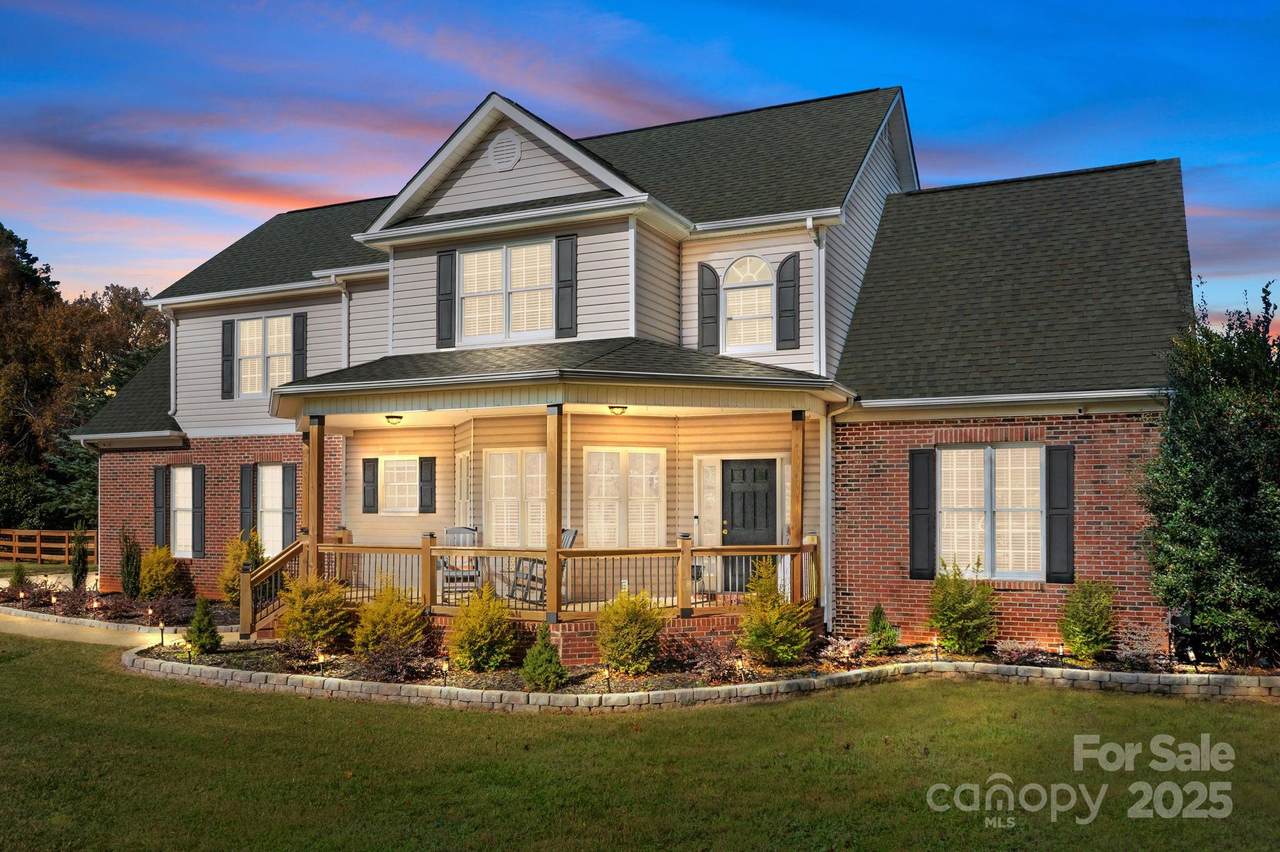 151 Turnberry Lane - Photo 1