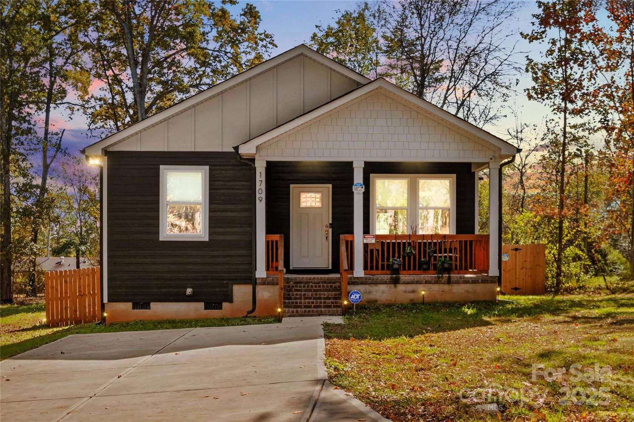 1709 Younger Avenue - Photo 1