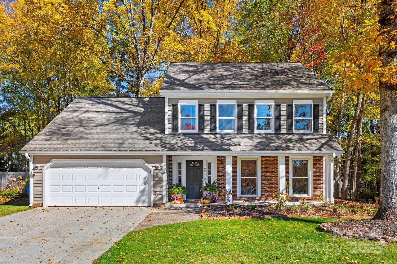 2923 Summerland Drive - Photo 1