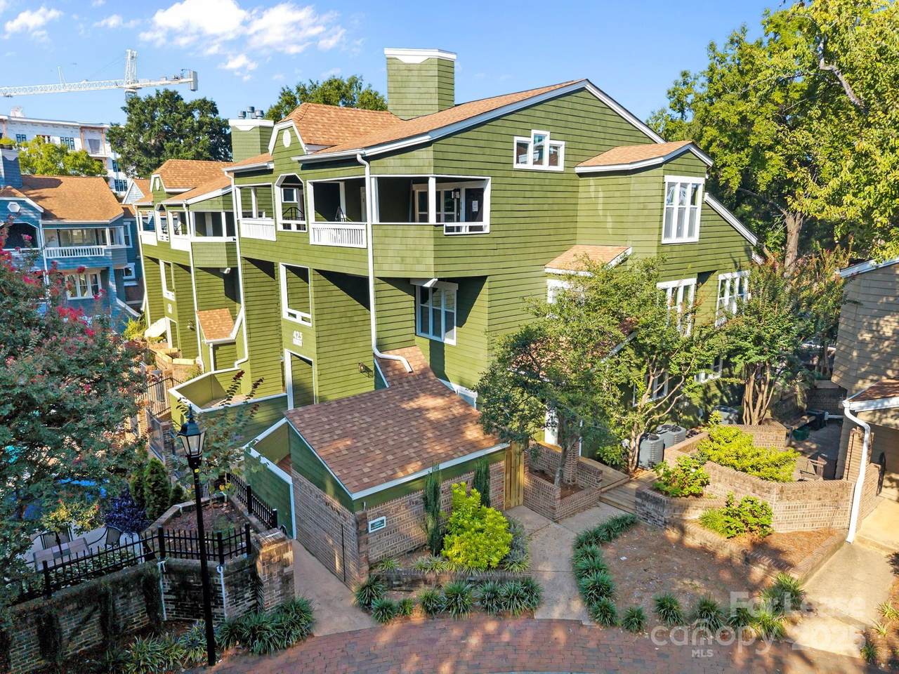 425 8th Street - Photo 1