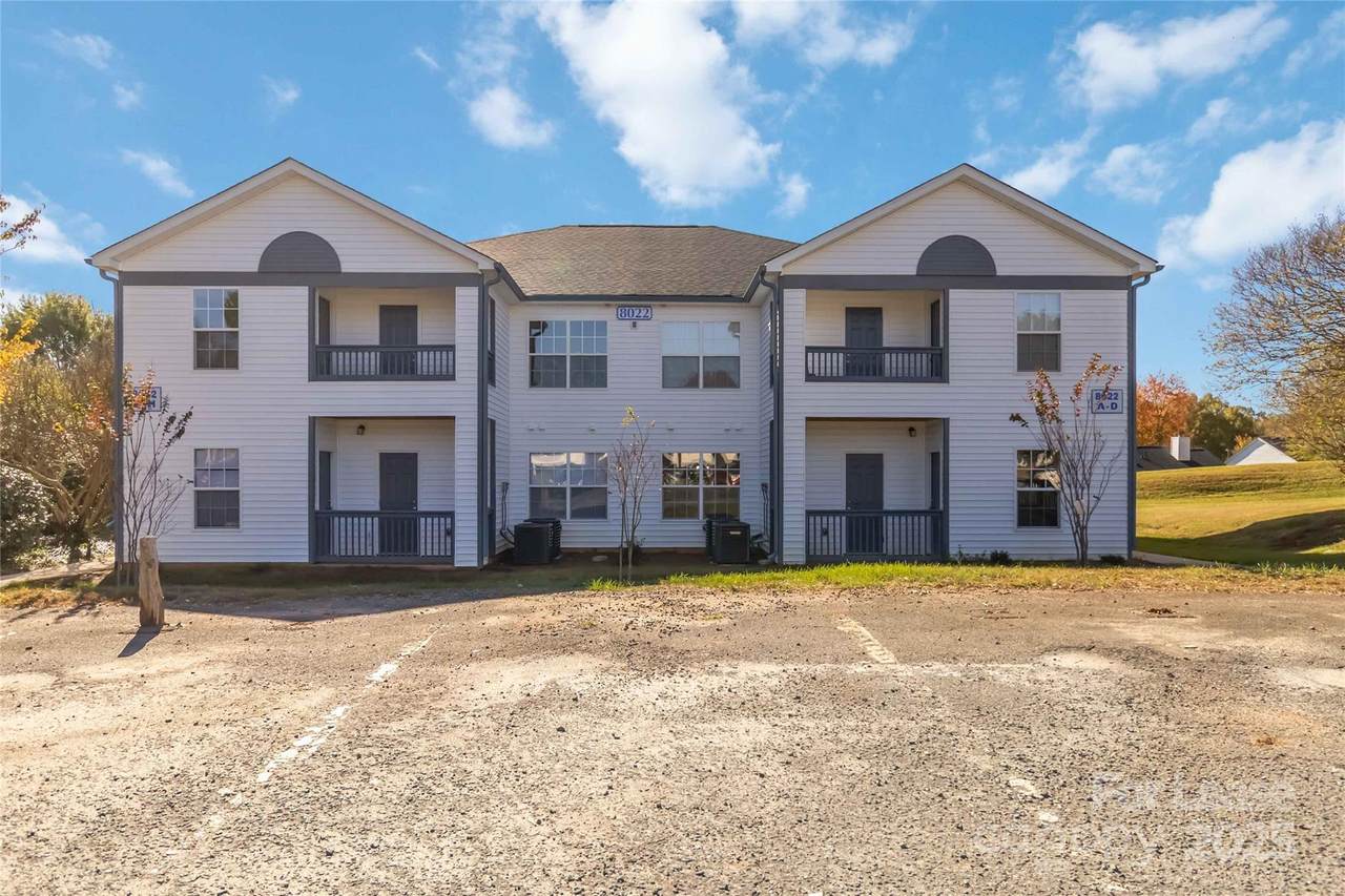 8022 Tremaine Court - Photo 1