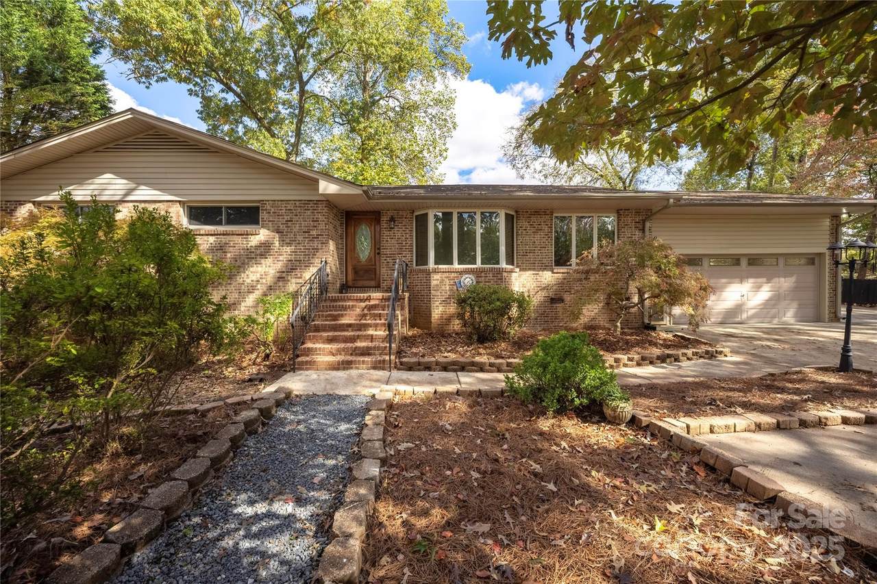 203 Ewing Drive - Photo 1