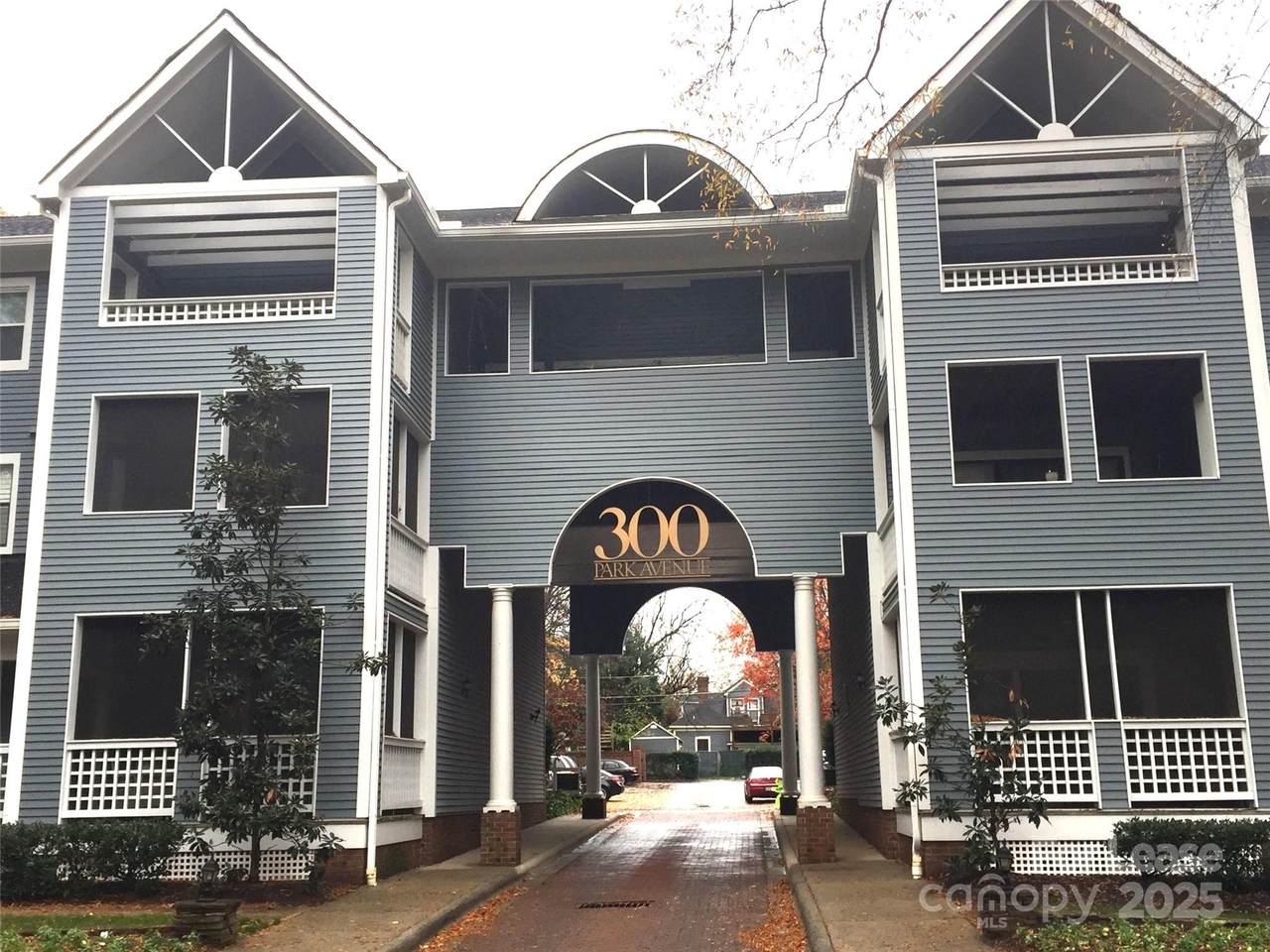 300 Park Avenue - Photo 1