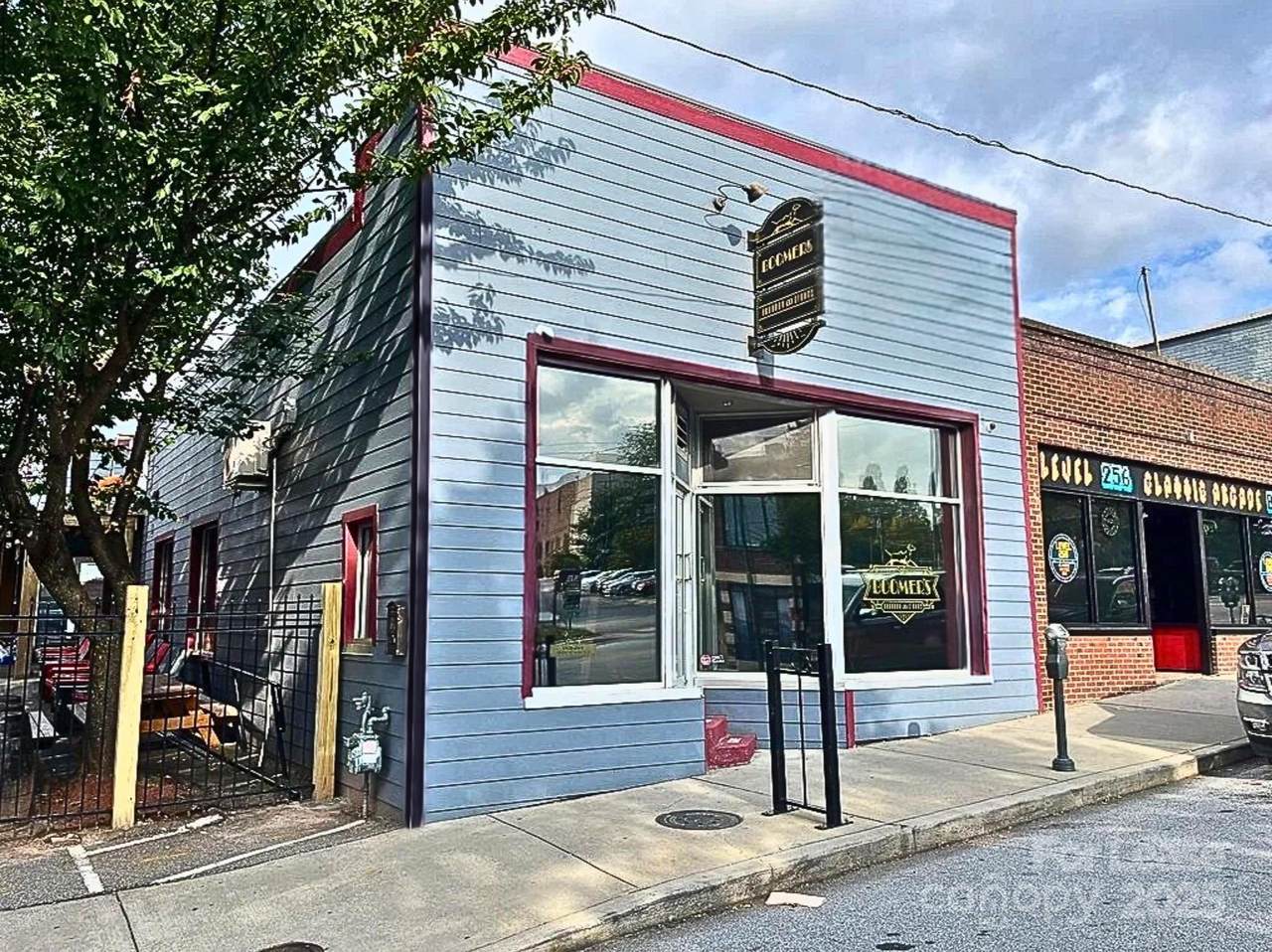 81 Coxe Avenue - Photo 1