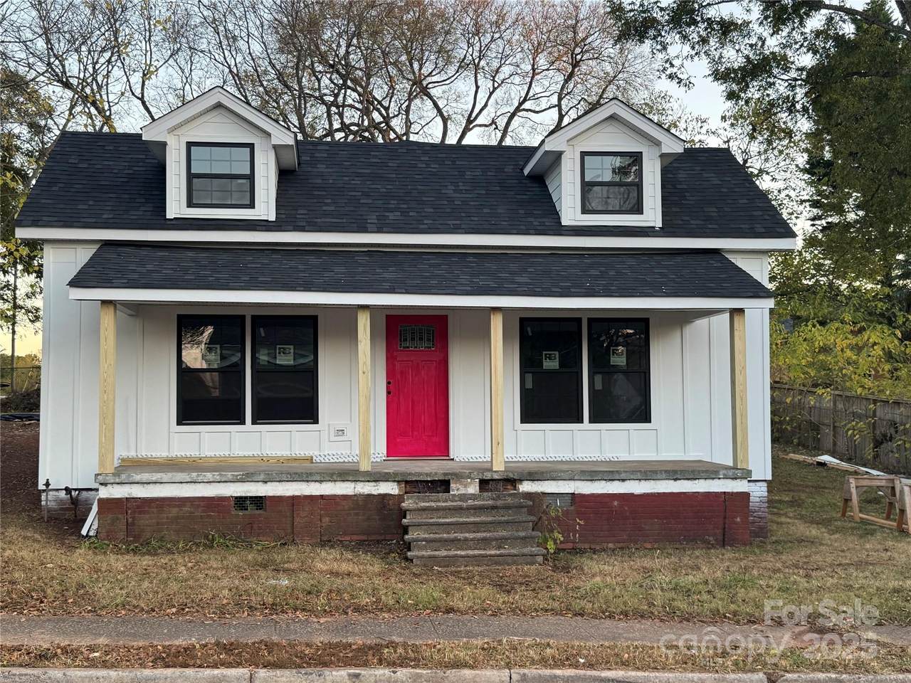 203 Lee Street - Photo 1