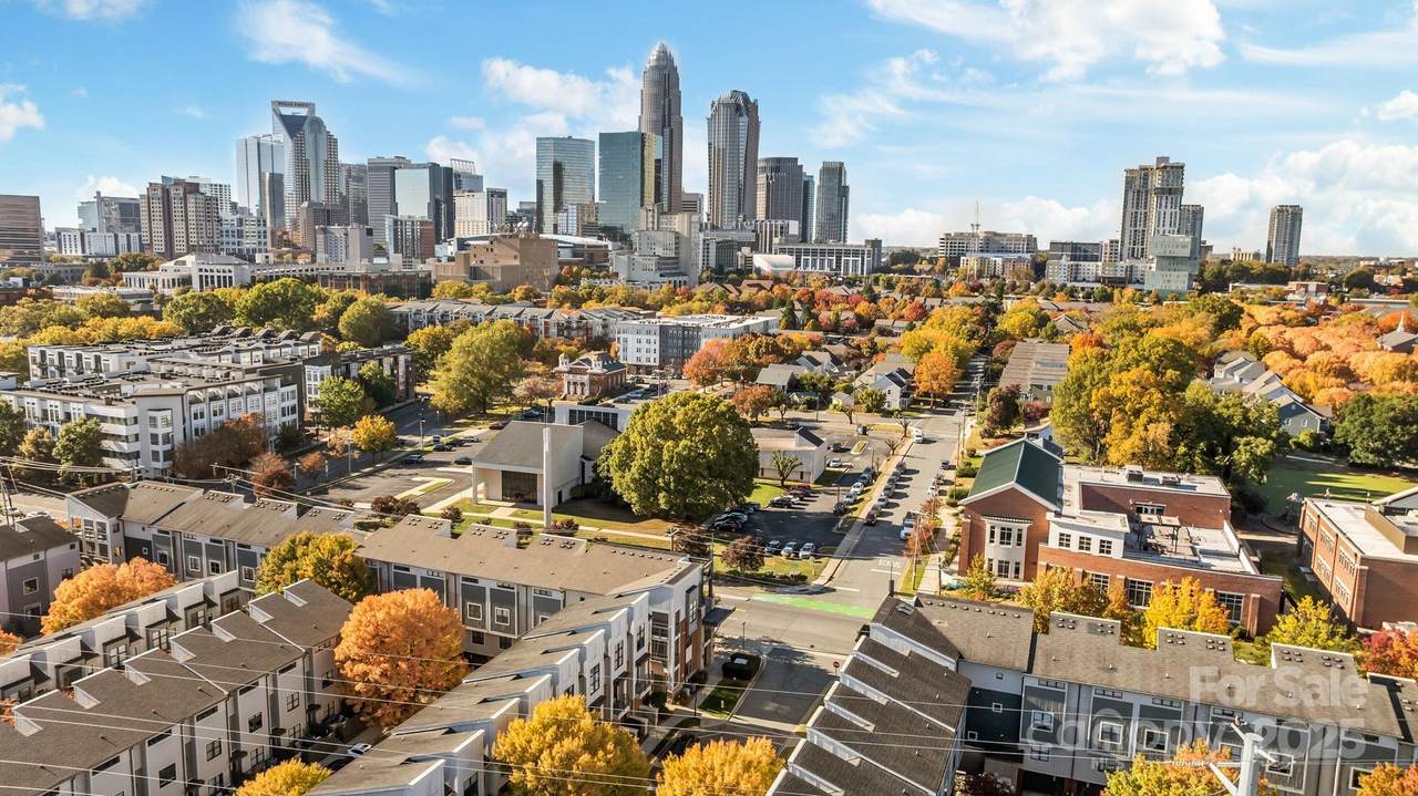 927 8TH Street - Photo 1