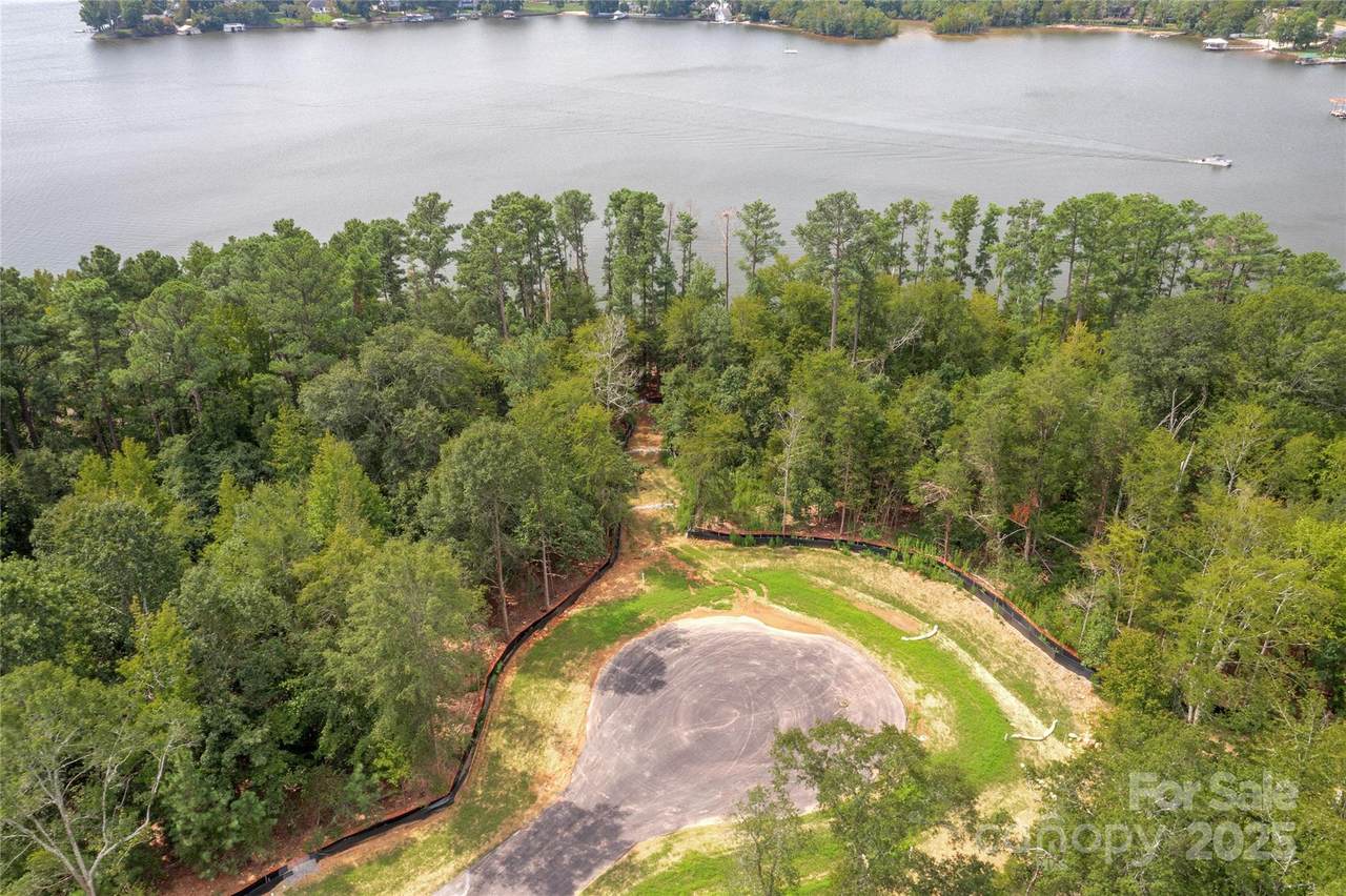 1009 Kingbird Lane - Photo 1