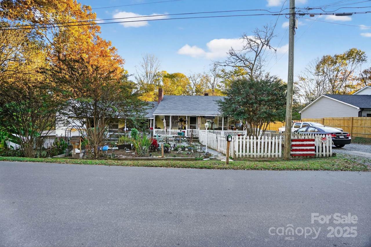 611 Main Street Extension - Photo 1