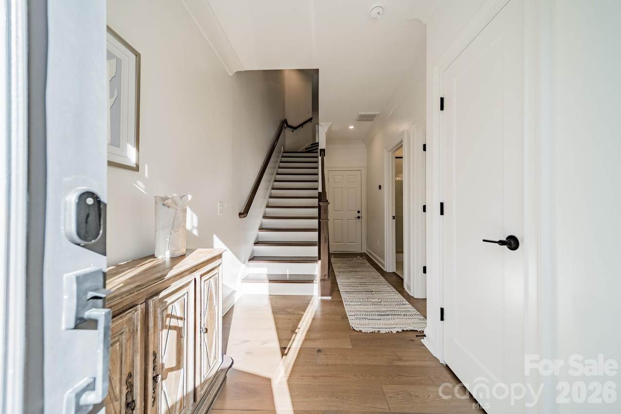 2560 Deacon Avenue - Photo 1