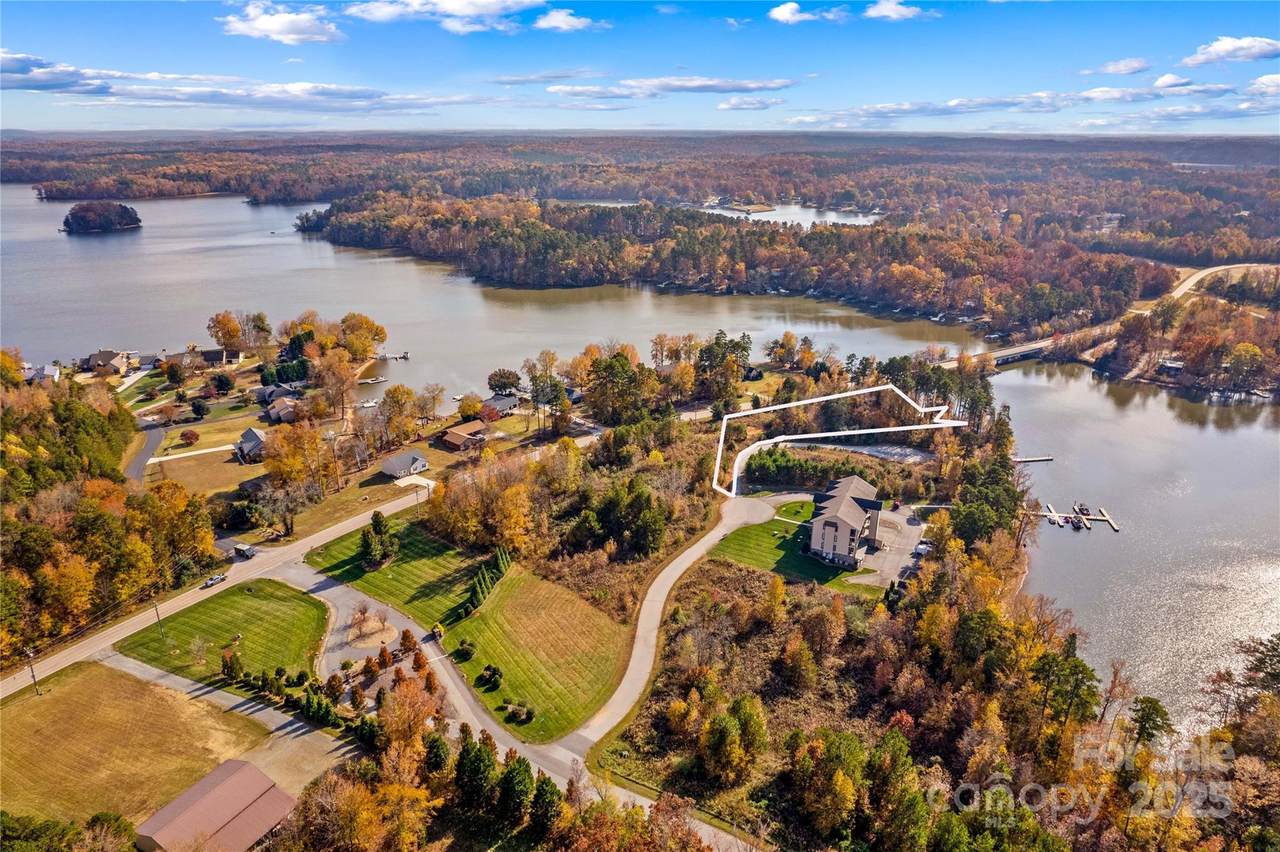 2005 Marina Pointe Drive - Photo 1