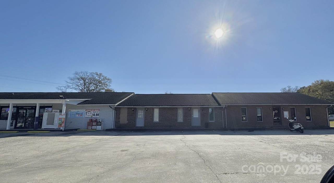 2415 Pineview Drive - Photo 1