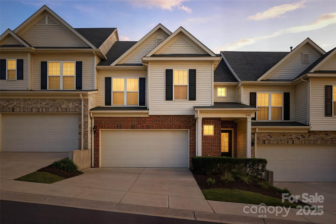 2541 Royal York Avenue - Photo 1