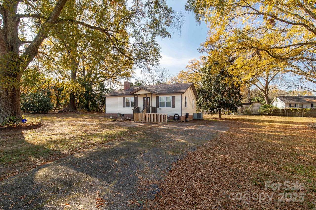 5793 Oak Street - Photo 1