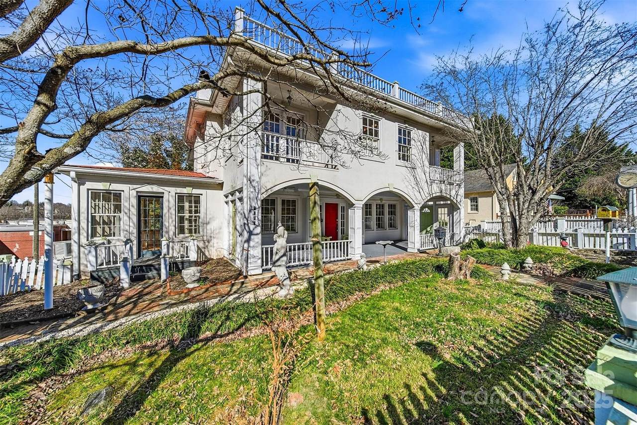 1010 College Avenue - Photo 1