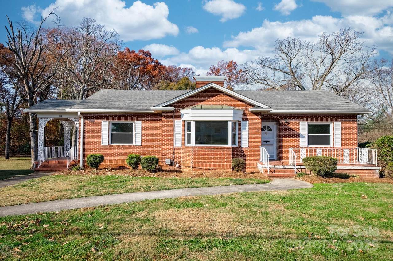 313 17th Street - Photo 1