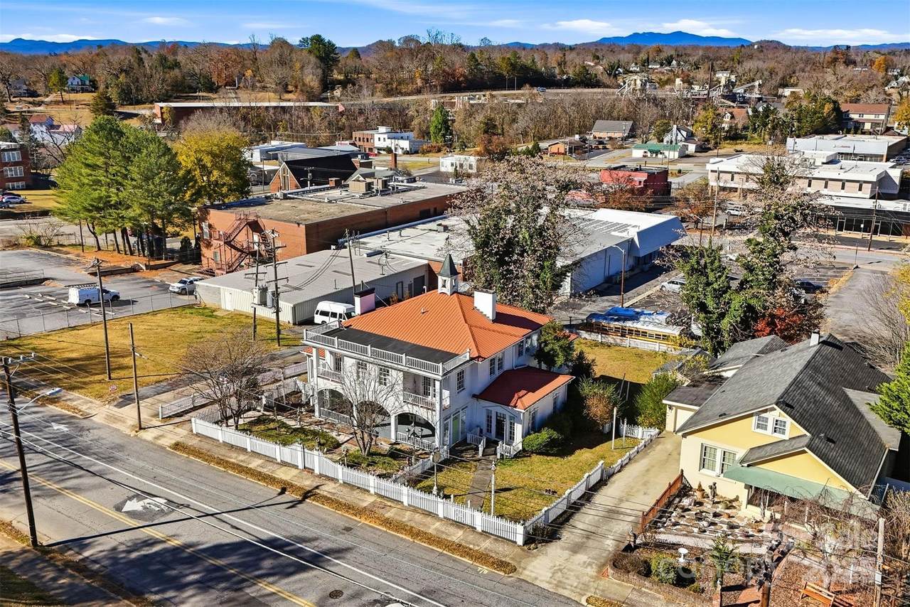 1010 College Avenue - Photo 1