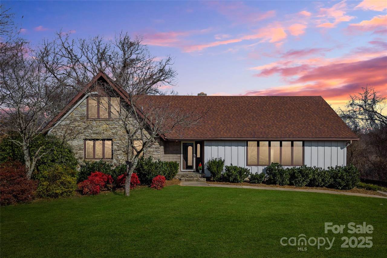 112 Hy Vu Drive - Photo 1