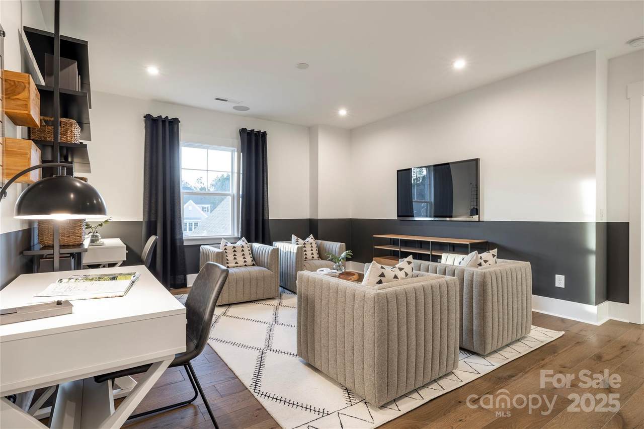 2113 Riverbend Avenue - Photo 1