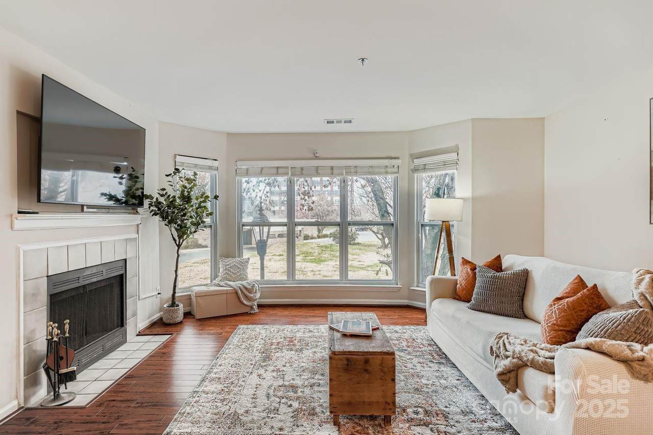 529 Graham Street - Photo 1