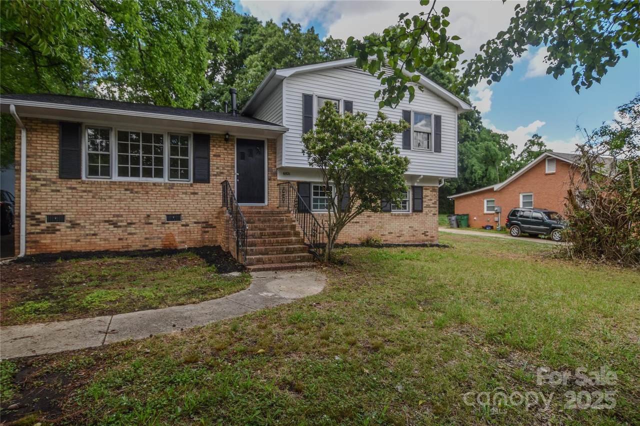 6921 Idlewild Road - Photo 1