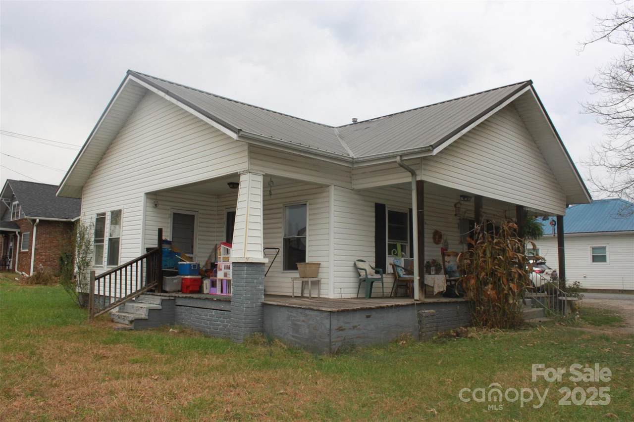 122 Dillashaw Drive - Photo 1