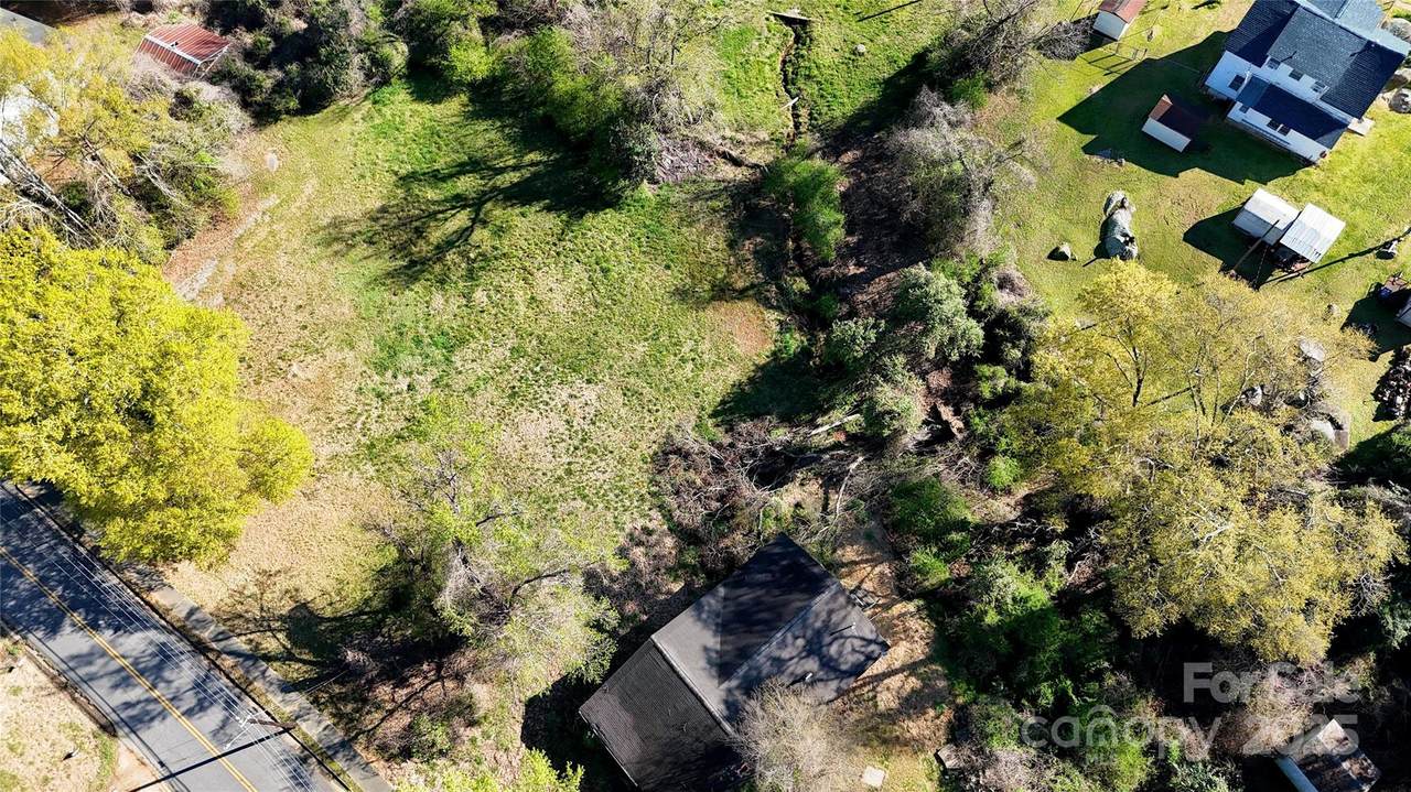 33 Pinecrest Avenue - Photo 1